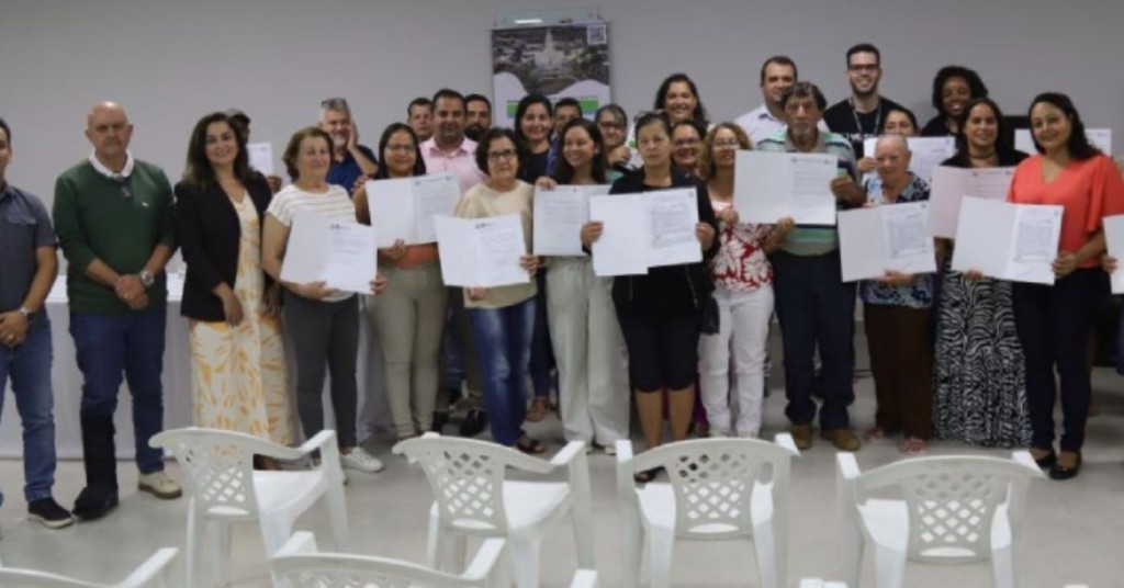 Dia da Regularização Fundiária é comemorado com a entrega de títulos