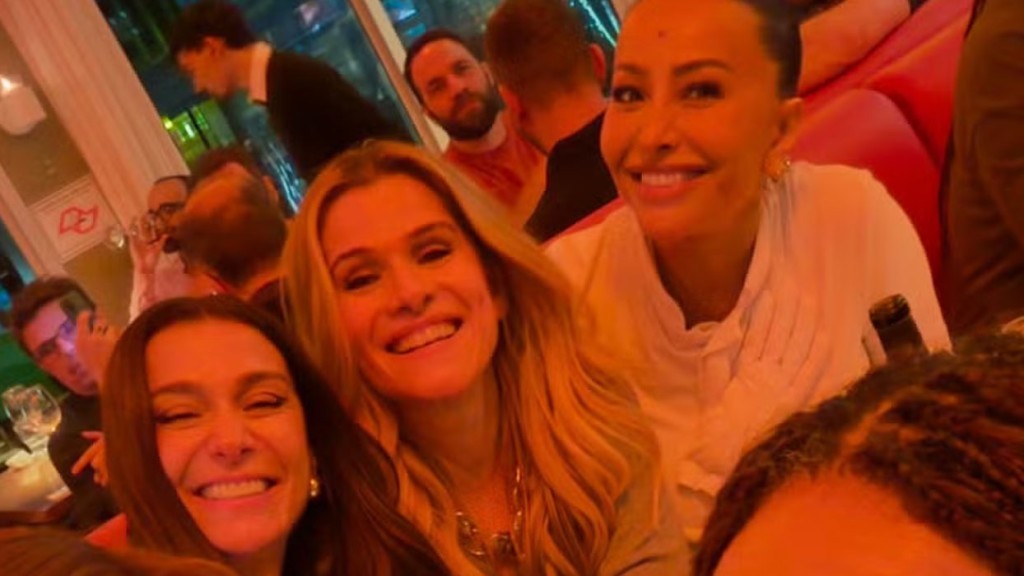 Paolla Oliveira, Sabrina Sato e amigas se reúnem em jantar em São Paulo: ‘Garotas’
