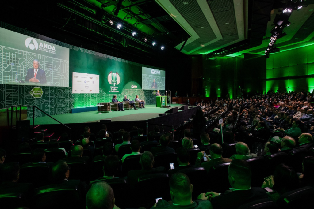 Congresso de Fertilizantes debate riscos da dependência externa
