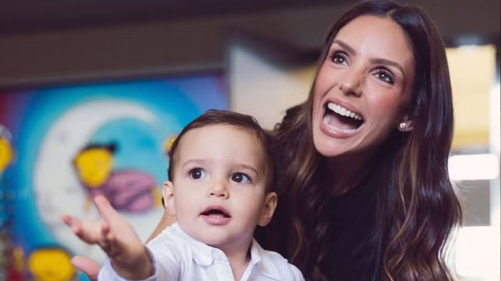 Carol Celico celebra aniversário de 2 anos do filho caçula com homenagem e fotos