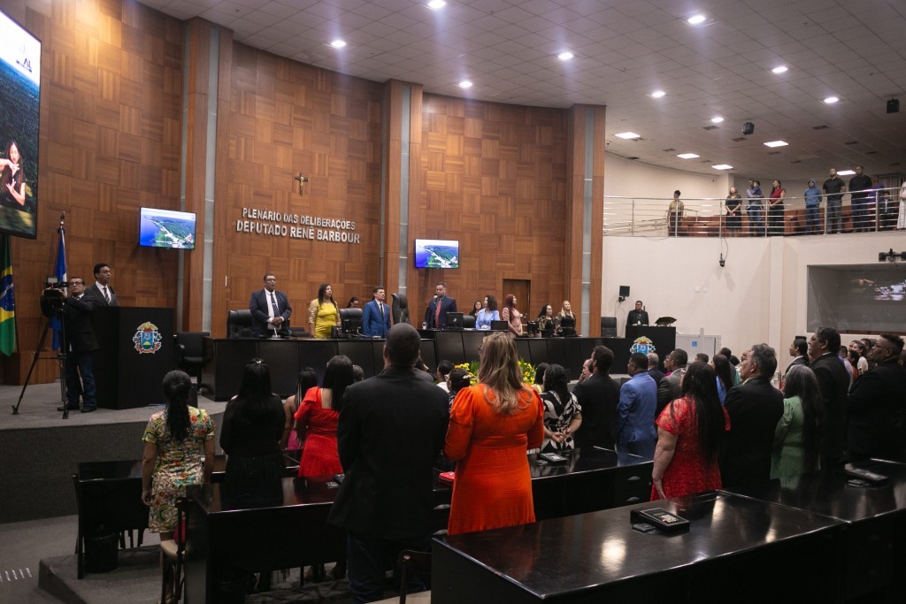 Sessão especial homenageia pastores e obreiros de igrejas evangélicas