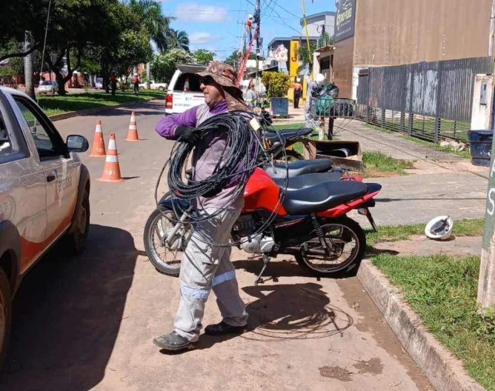 Operação Cidade Limpa retira mais de 300 kg de cabos em ação realizada nesta quarta-feira (29)
