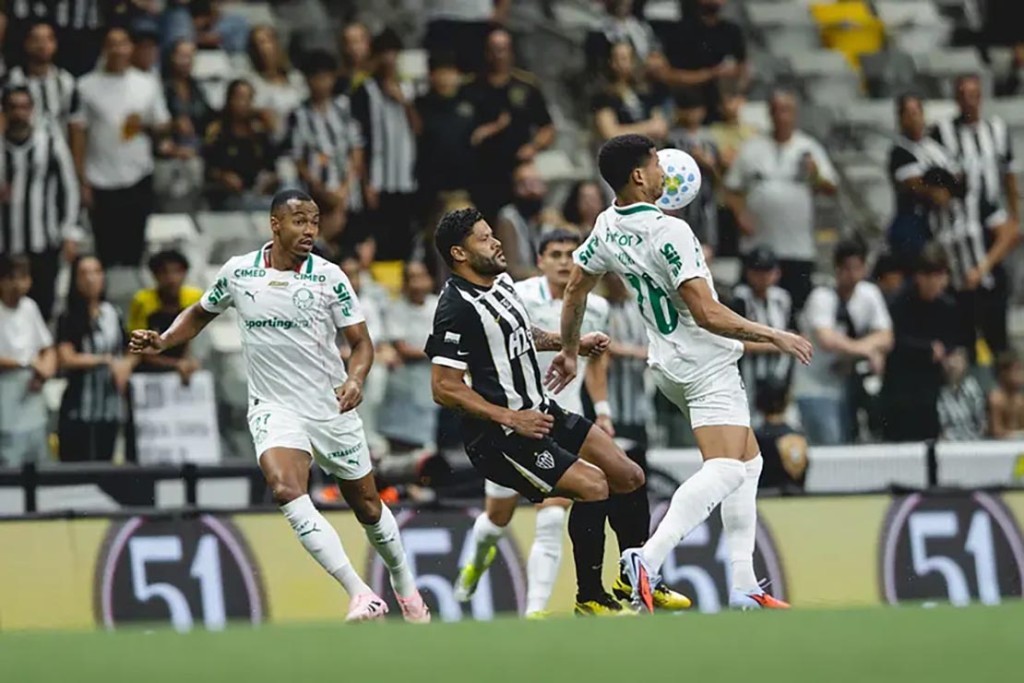 Atlético-MG e Palmeiras empatam em 2 a 2 na estreia no Brasileirão