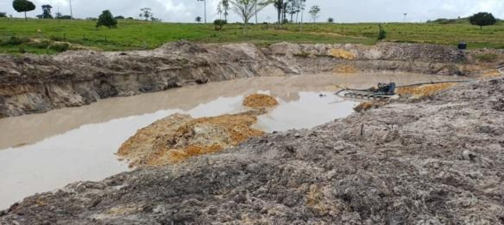 Batalhão Ambiental da PM fecha garimpo ilegal na zona rural de Novo Mundo