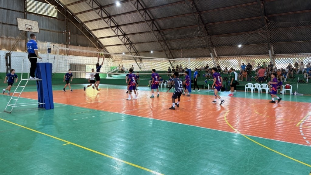 Primeiro dia dos Jogos Escolares e Estudantis movimenta ginásios de Sinop; confira a programação desta segunda-feira (22)