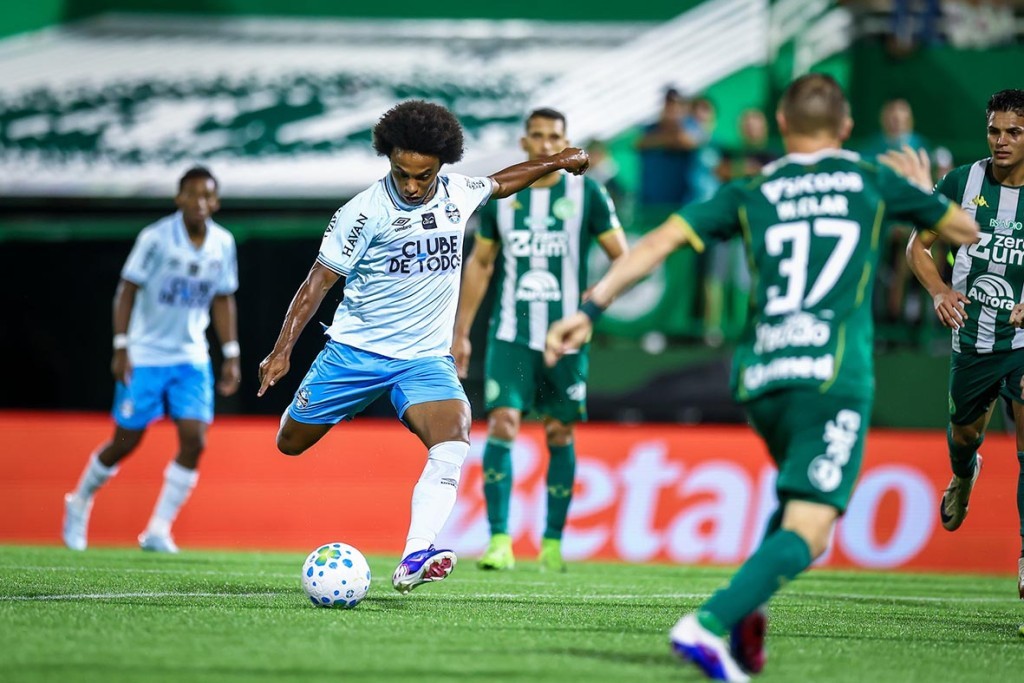 Grêmio empata com Chapecoense e perde a chance de entrar no G5