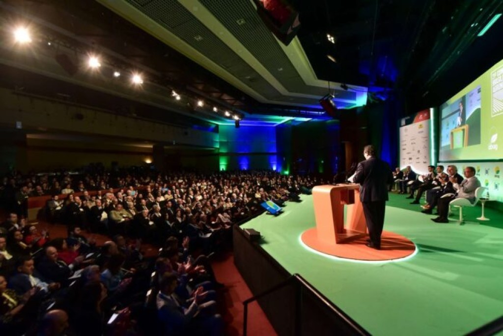 Brasil reforça protagonismo global no agronegócio em congresso da Abag