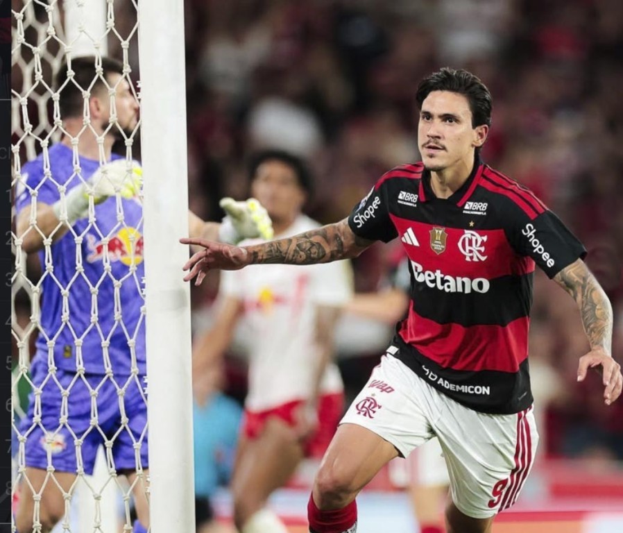 Flamengo domina o Bragantino no Maracanã, vence por 2 a 1 e segue firme na liderança