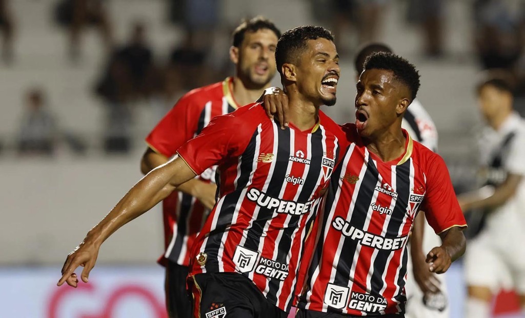 São Paulo vence Ponte Preta e garante vaga nas quartas do paulistão