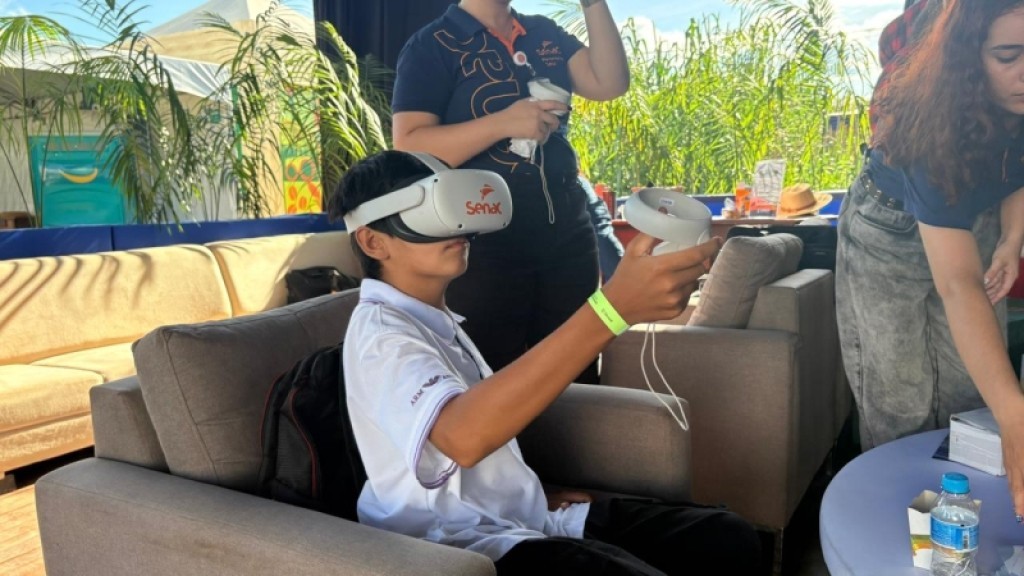 Visitantes da Norte Show conhecem atrativos turísticos de Sinop com realidade virtual no estande da Prefeitura