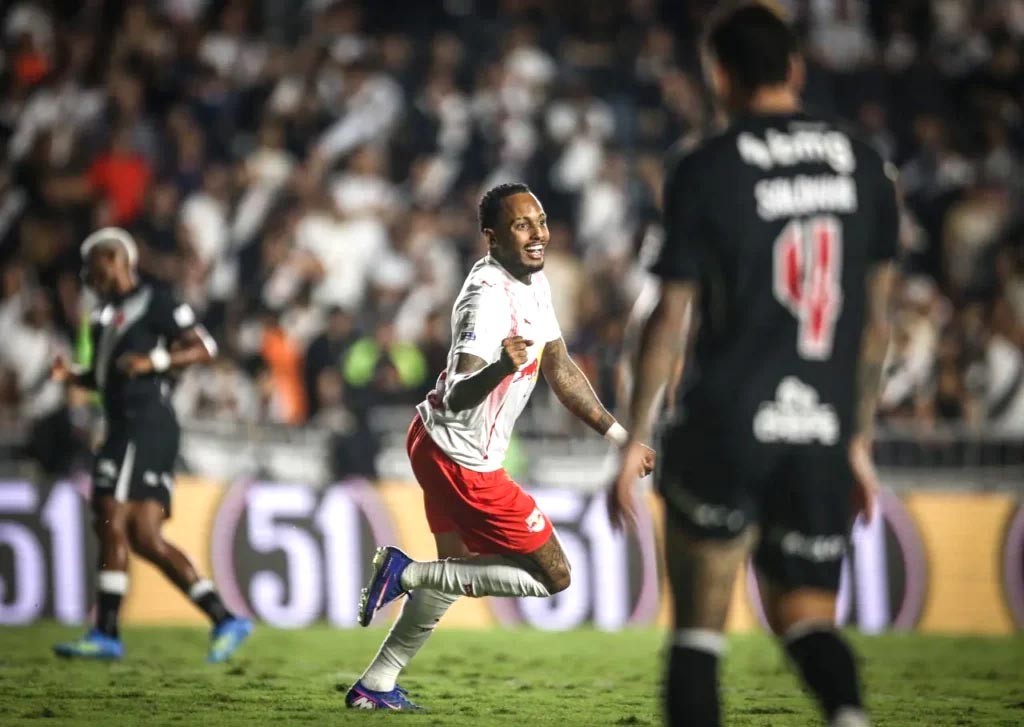 Bragantino goleia o Vasco em São Januário