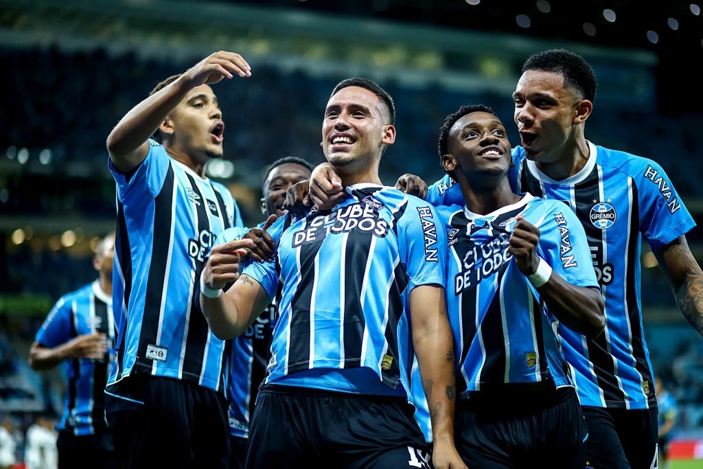 Grêmio bate Atlético-MG de virada e afunda Galo no Z4