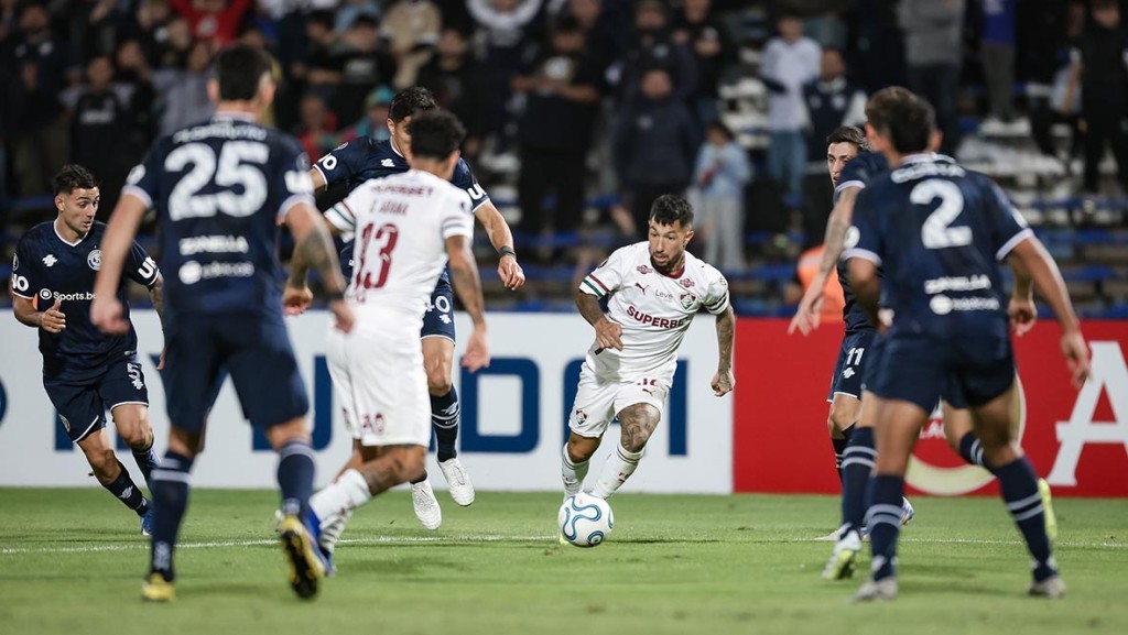Fluminense arranca empate na Argentina, mas segue em situação delicada na Libertadores