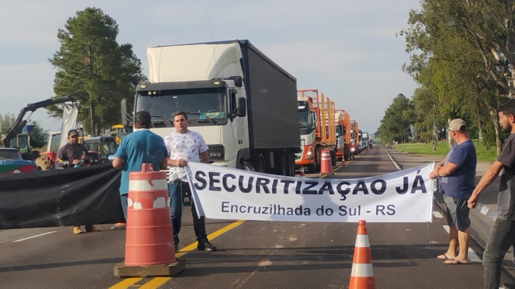 Produtores gaúchos não aceitam medidas do CMN e bloqueiam rodovias