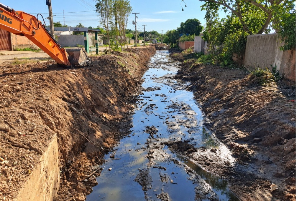 Prefeitura conclui limpeza de 200 metros de córrego no Residencial Coxipó