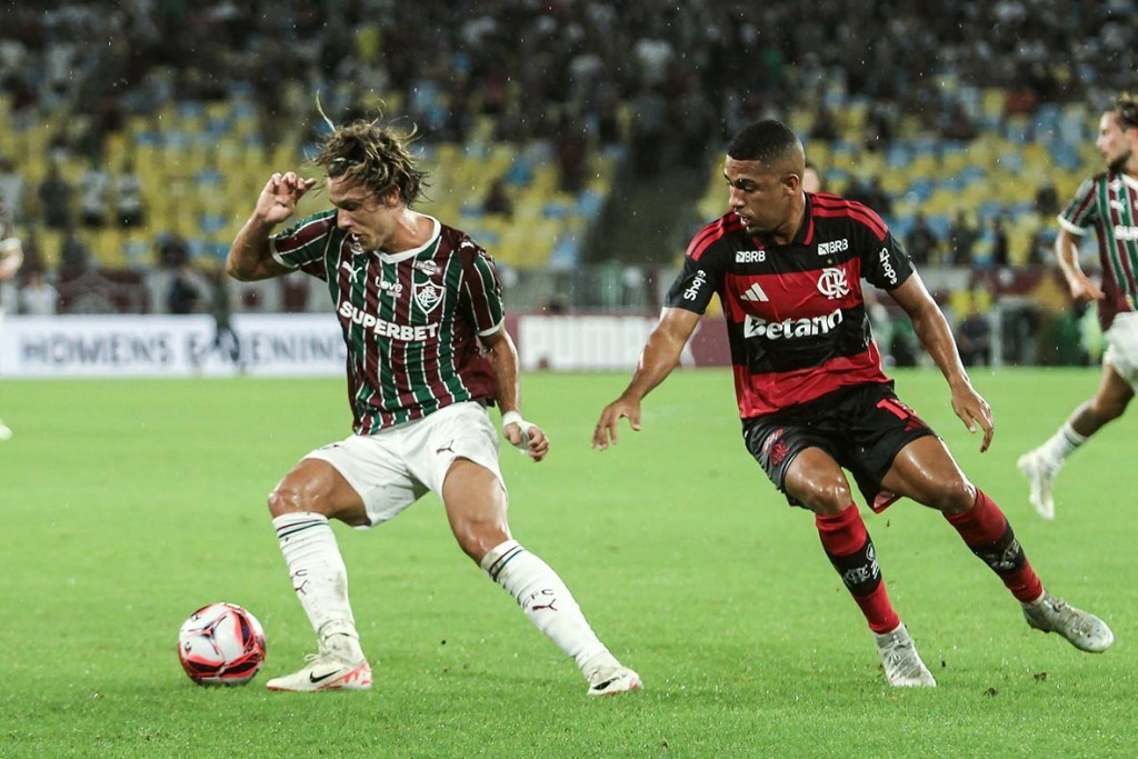 Fluminense vence Flamengo em clássico eletrizante no Maracanã e lidera o Carioca