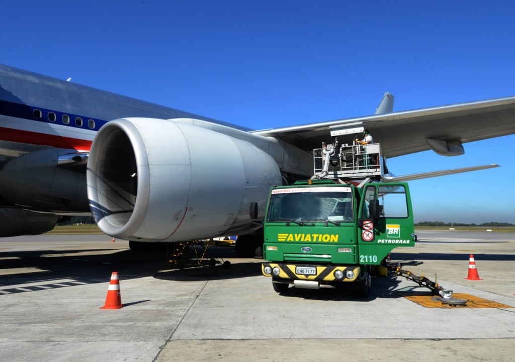 Tecnologia pioneira converte óleo de destilação em combustível de avião