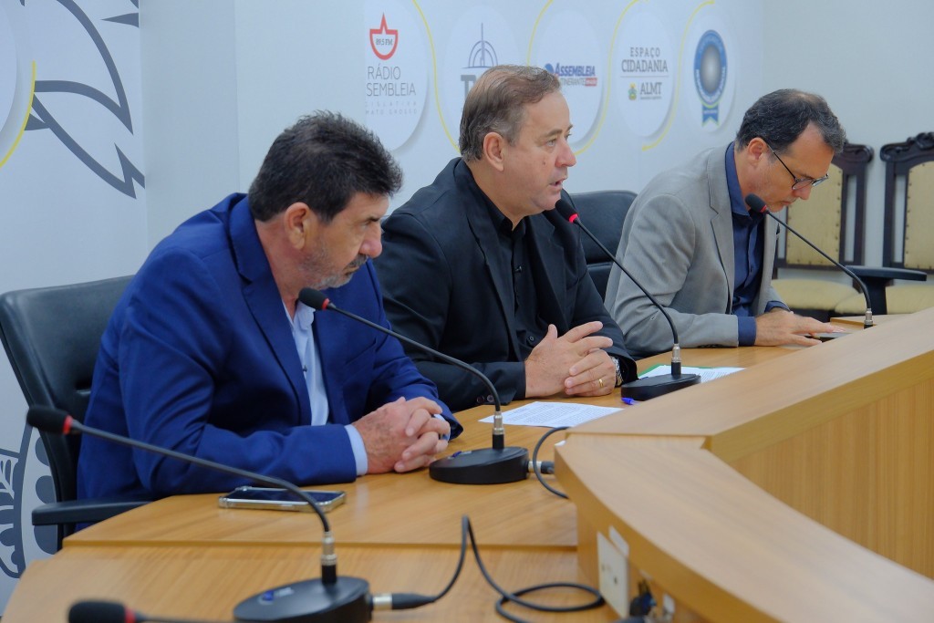 Dr. Eugênio critica ausência de construtora e cobra respostas sobre atraso em obras de hospitais