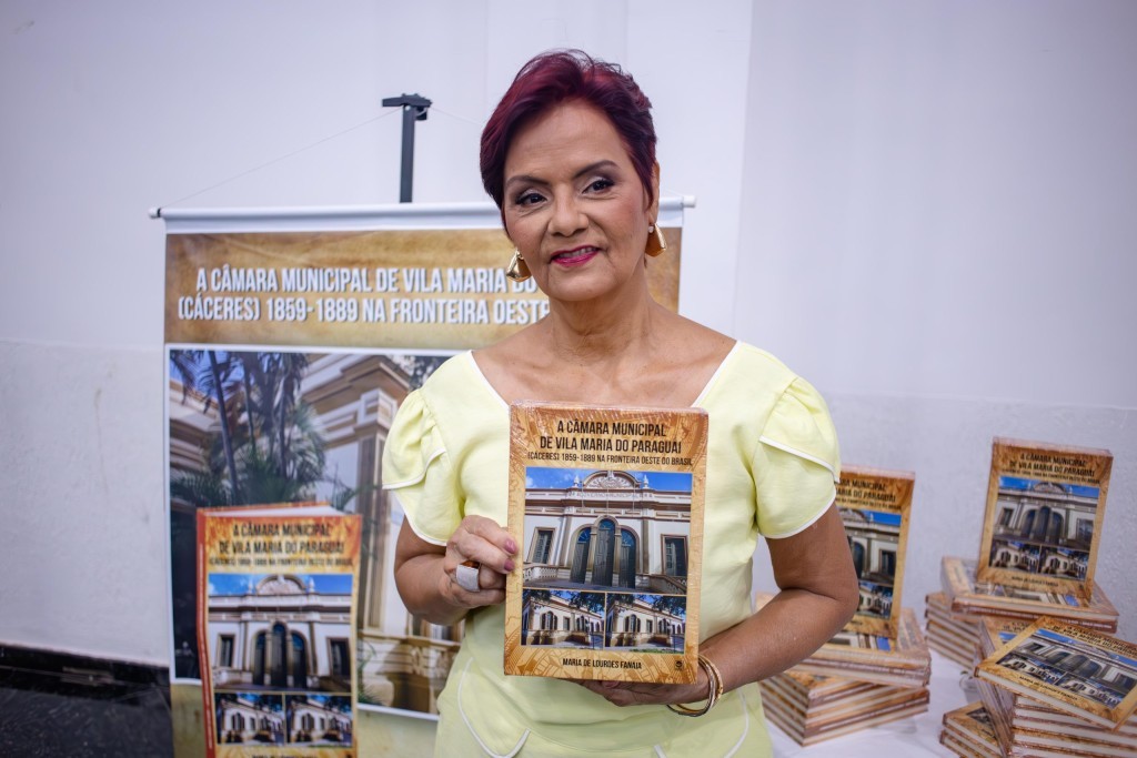 Livro sobre a história da Câmara Municipal de Cáceres é lançado na ALMT