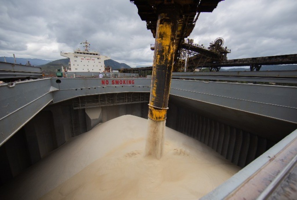 Fila de 57 navios sustenta embarques, mas preços recuam 8,3%