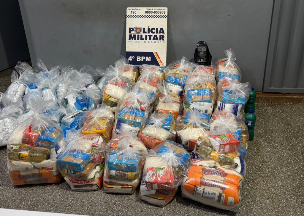 PM prende mulher e apreende 45 sacolões com alimentos e produtos de limpeza de facção criminosa
