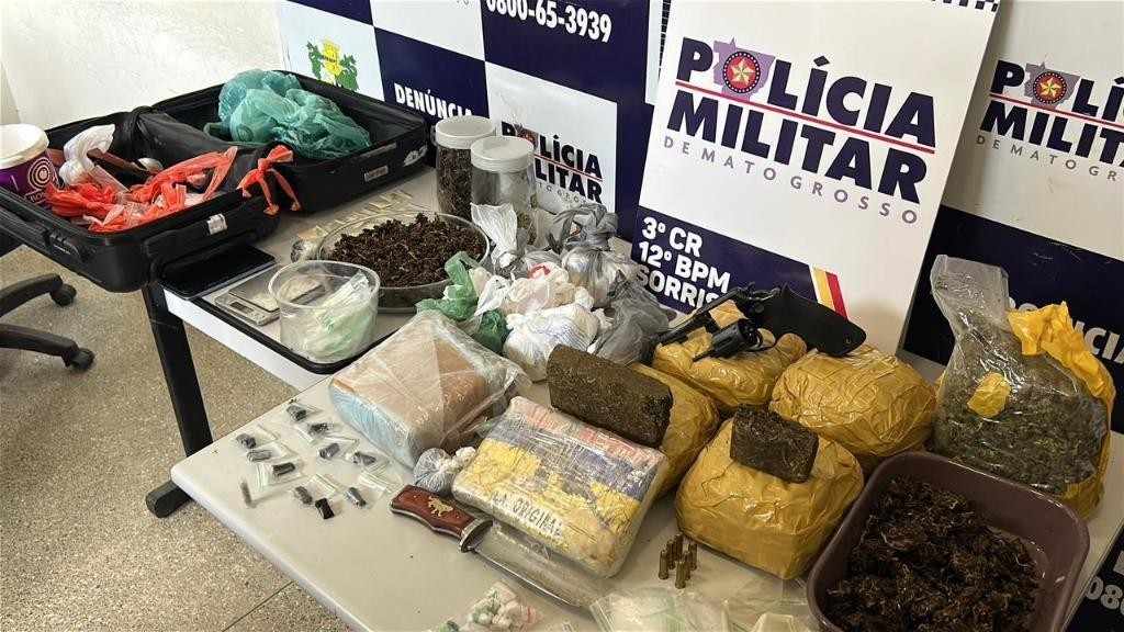 Polícia Militar prende faccionado com drogas e arma de fogo dentro de residência