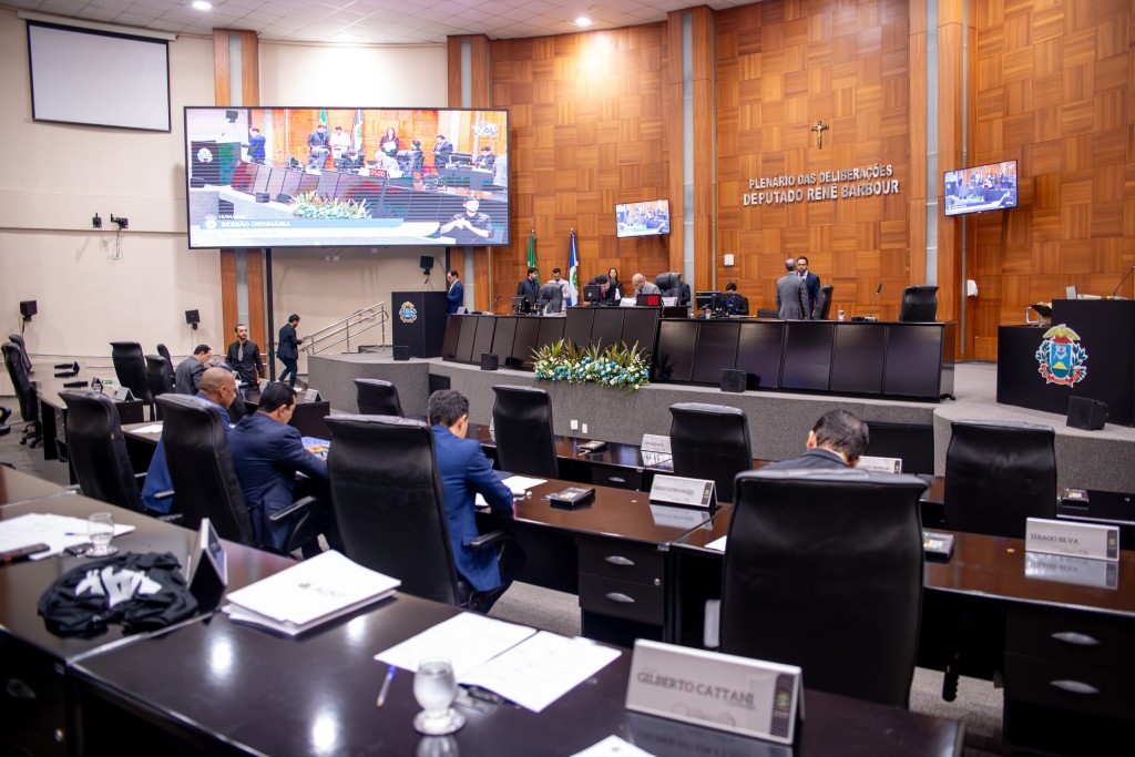 Deputados realizam três sessões e aprovam novas regras do SER Família para ampliar alcance social