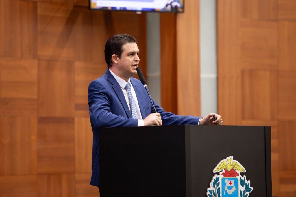 Deputado cobra detectores de metal e inspetores de pátio nas escolas