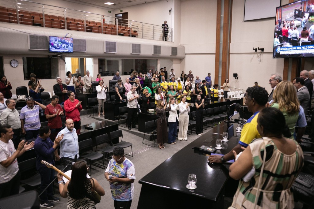 Em sessão solene da Campanha da Fraternidade, deputado Lúdio Cabral defende moradia digna e homenageia arcebispo Dom Mário