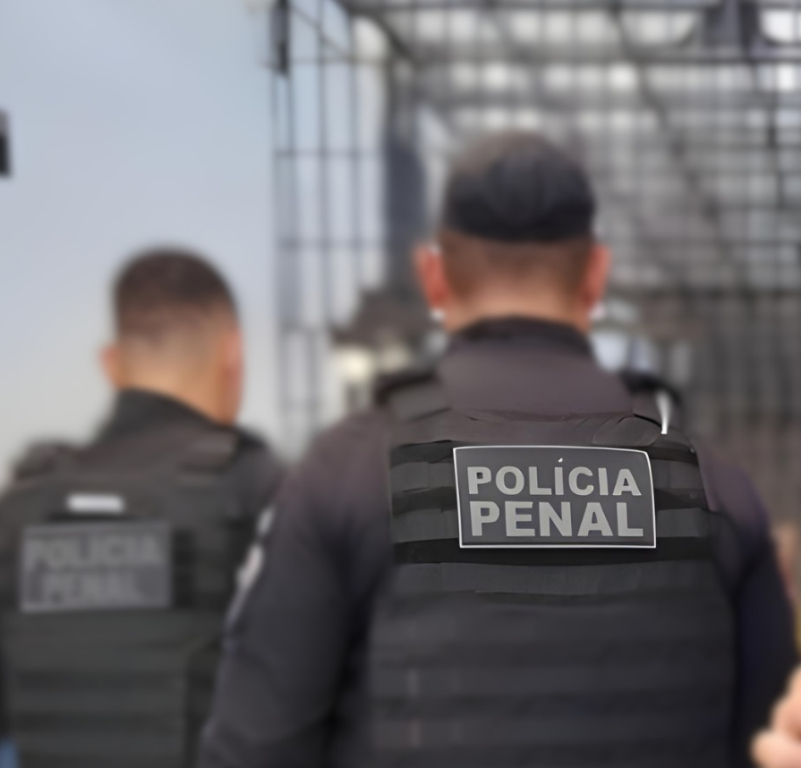 Inspeção com scanner corporal detecta substâncias não identificadas com advogado na PCE