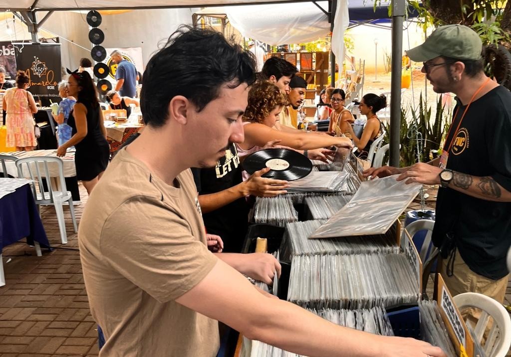 Casa Cuiabana recebe 33ª edição da Feira de Vinil e Criatividade neste sábado (9)
