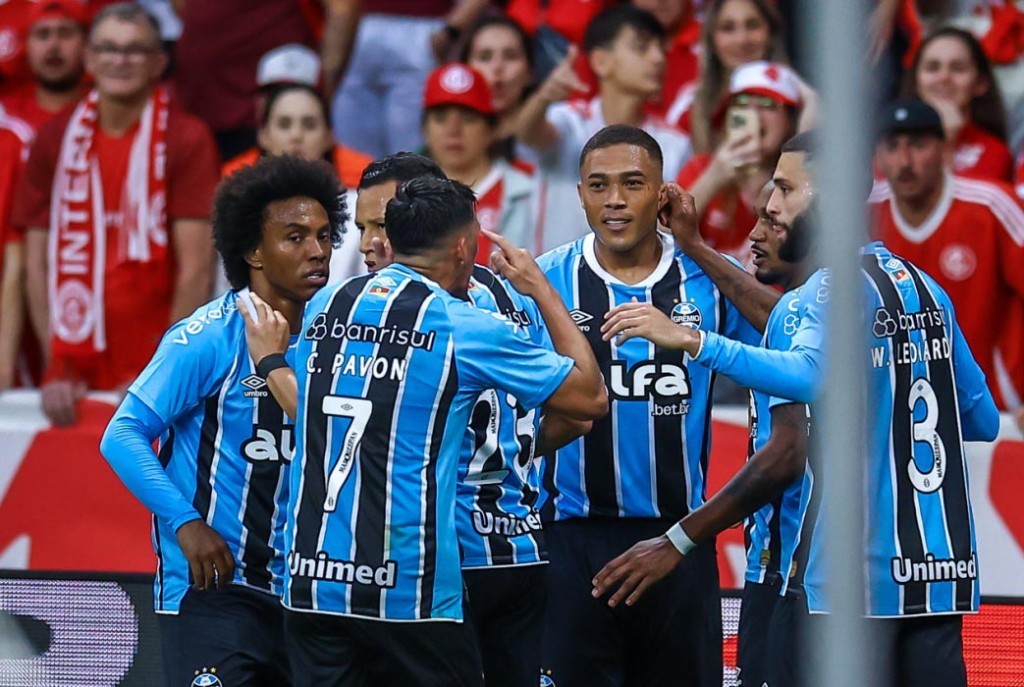 Grêmio vence inter em clássico eletrizante no Beira-Rio em virada heroica