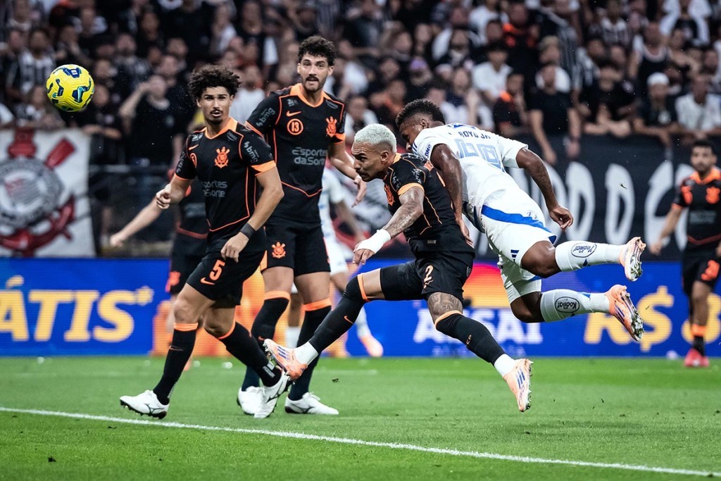 Corinthians supera Cruzeiro nos pênaltis e está na final da Copa do Brasil