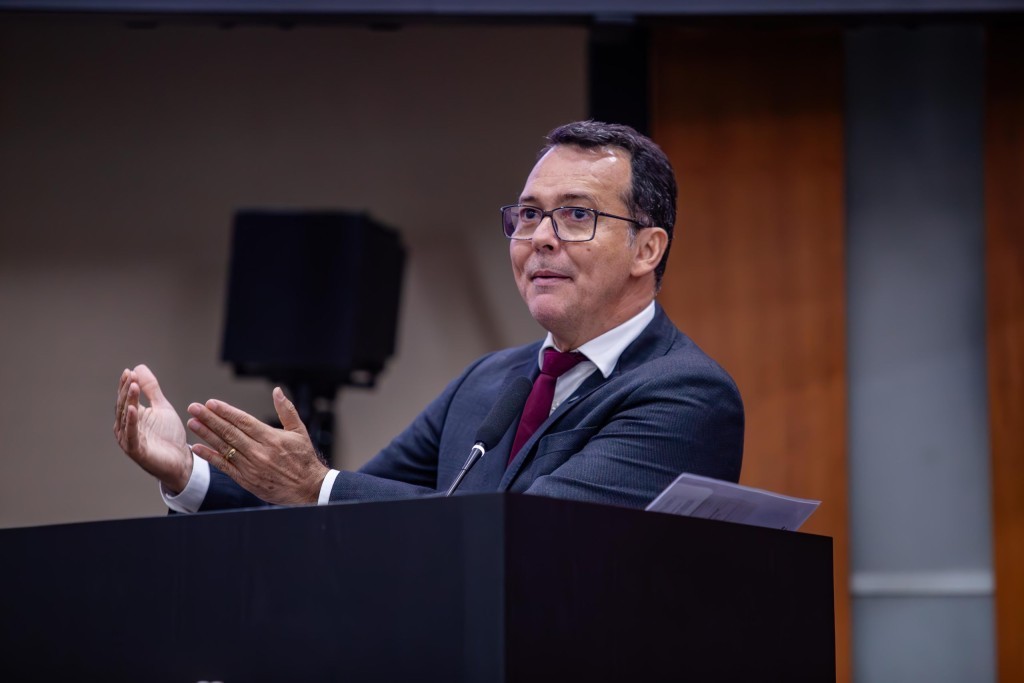 Reajuste aos servidores do TJ fortalece mobilização dos demais poderes, diz Lúdio