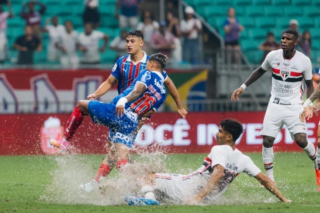 São Paulo leva dois gols em nove minutos, perde do Bahia e chega a 14 jogos sem vencer fora de casa
