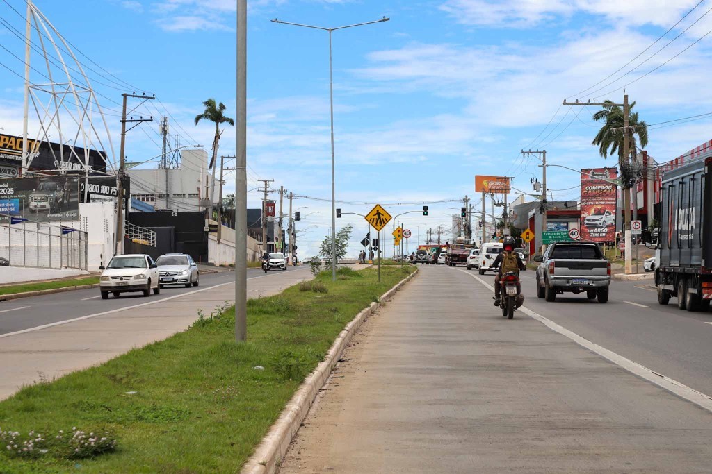 Deputado Alex Sandro cobra instalação de passarelas na Avenida da FEB para evitar tragédias e preparar região para o BRT