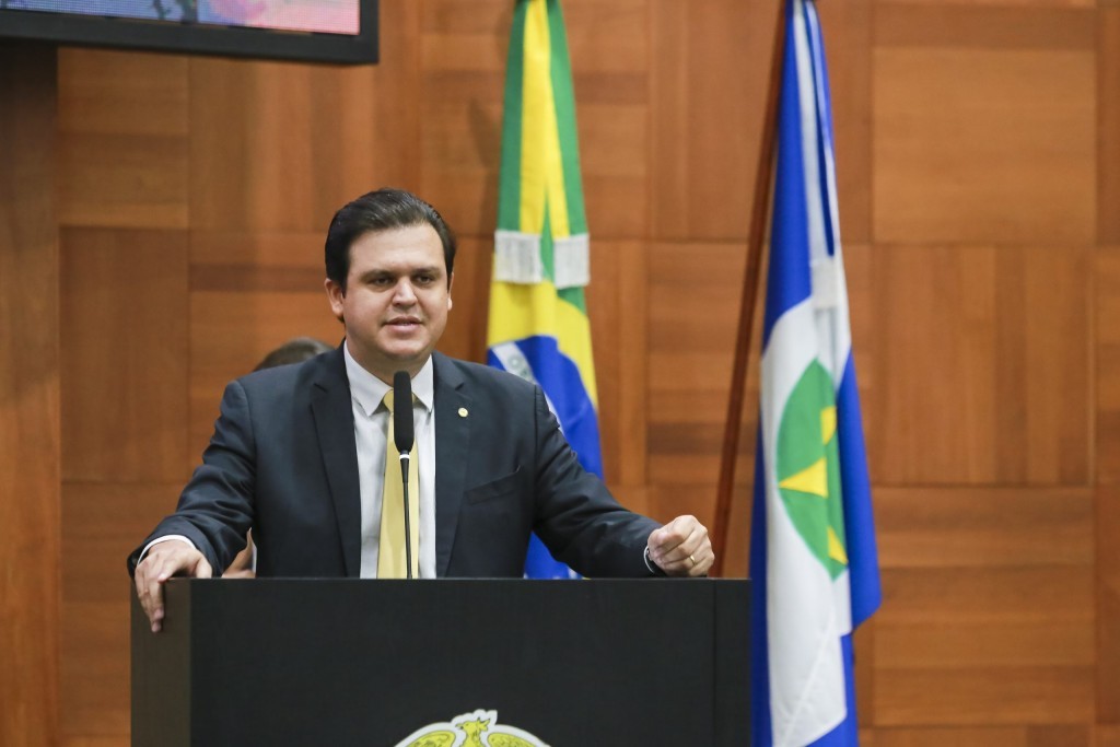 Deputado Thiago intensifica a luta contra a violência doméstica e promove qualificação profissional para mulheres