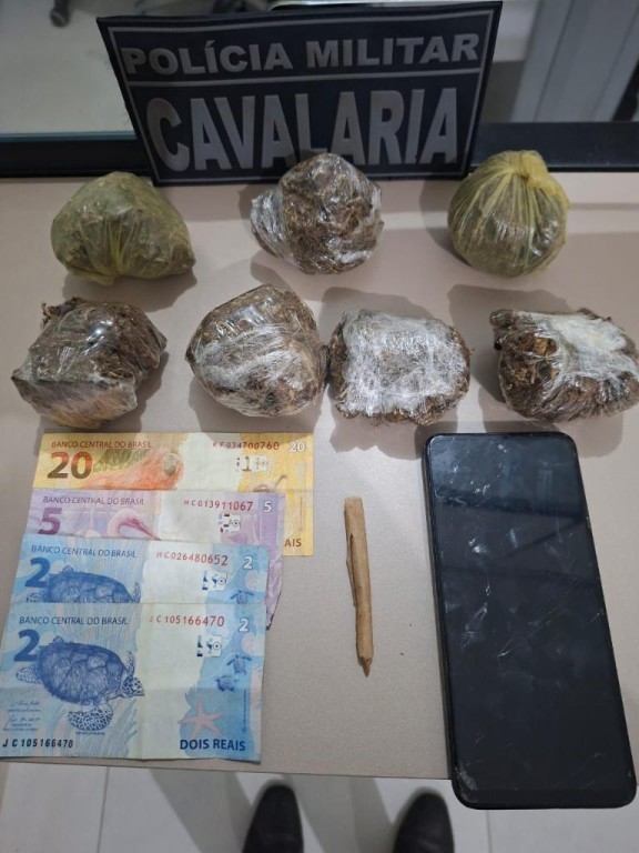 Cavalaria da Polícia Militar detém integrantes de facção com drogas em Barra do Bugres