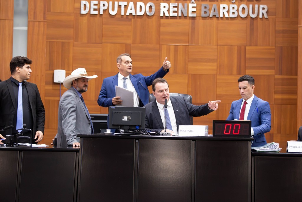 Deputados aprovam projeto de decreto que trava consignados ilegais e protege servidores superendividados