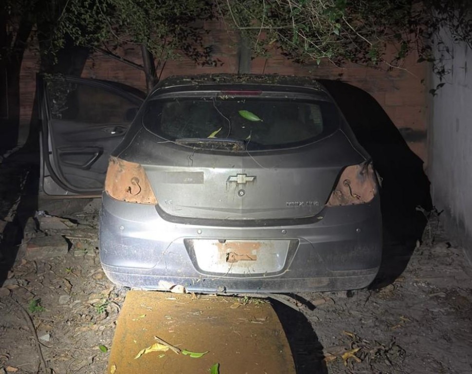 PM prende cinco suspeitos por tráfico, receptação, contrabando e recupera veículo furtado