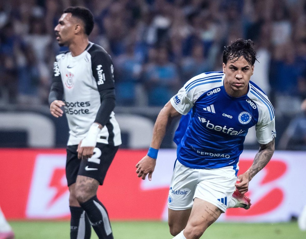 Cruzeiro goleia Corinthians e carimba vaga direta na Libertadores