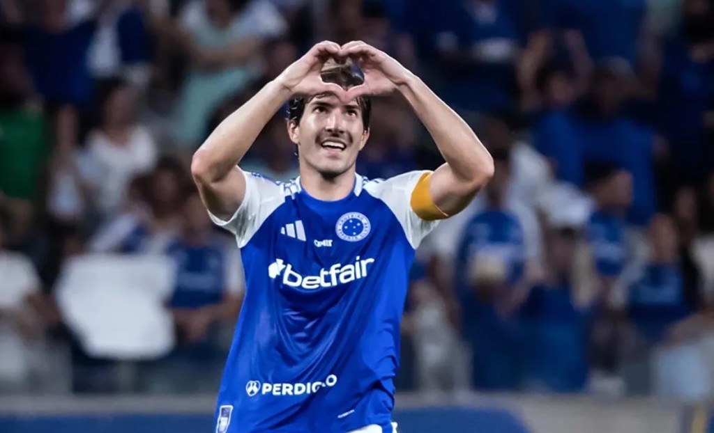 Cruzeiro brilha no Mineirão, vence de virada e assume vice-liderança do Brasileirão