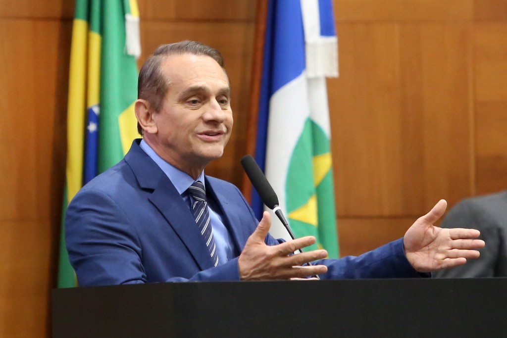 Wilson Santos garante lei que amplia acesso à Tarifa Social de Energia em MT