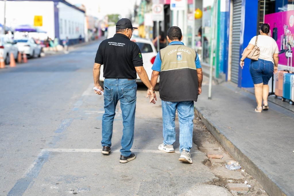 Prefeitura retoma ação de desocupação das calçadas na Rua 13 de Junho