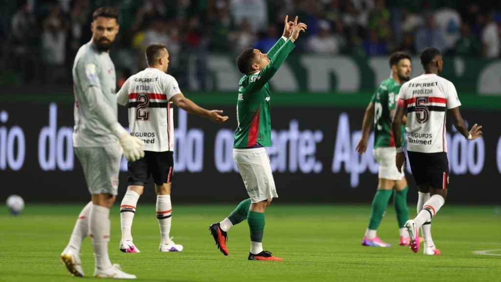 Palmeiras vence clássico contra o São Paulo e reassume a liderança do Brasileirão