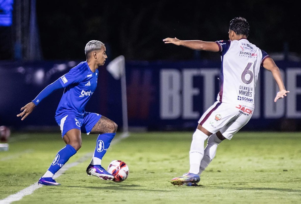 Cruzeiro conquista vitória suada no apagar das luzes no Mineiro