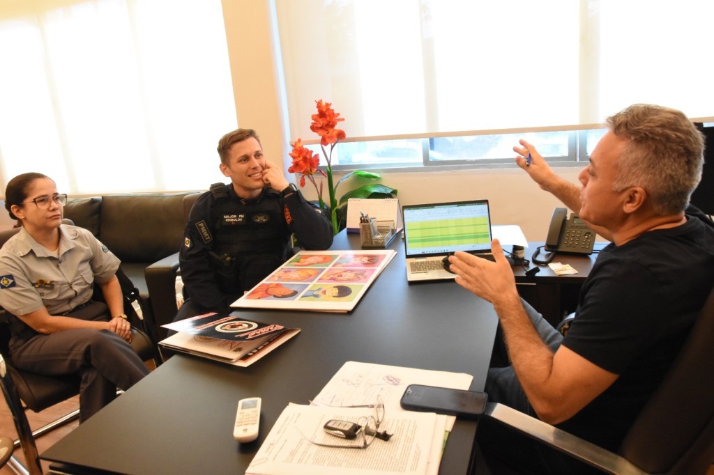 Educação de Cuiabá discute implantação do Proerd para alunos do 1º ao 5º ano