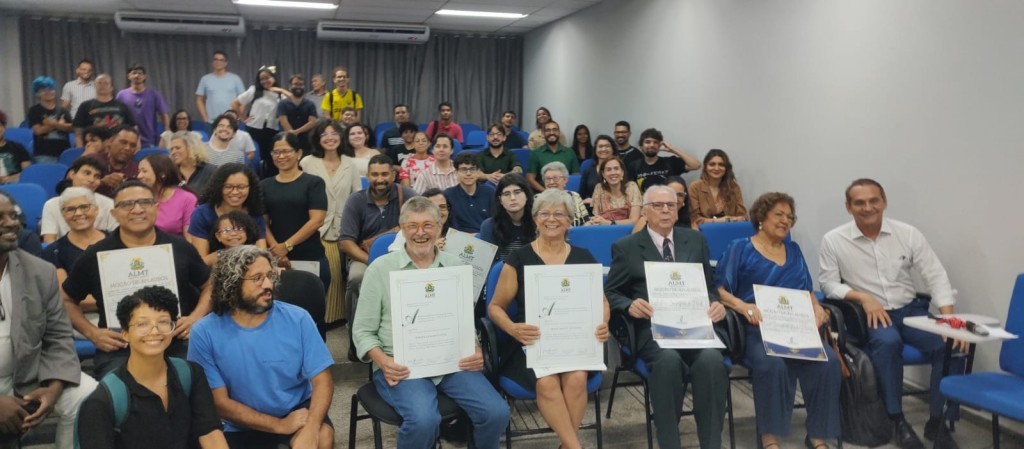 Sessão especial requerida por Wilson Santos homenageia pioneiros pelos 25 anos do curso de Filosofia da UFMT