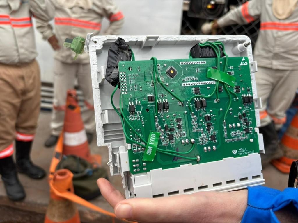 Polícia Civil deflagra operação e prende empresário e gestora em flagrante por "gato" em energia elétrica