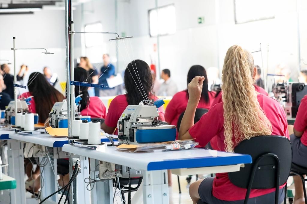 "Essa oficina é mais que capacitação, é mudança real na vida dessas mulheres", diz diretora de penitenciária feminina